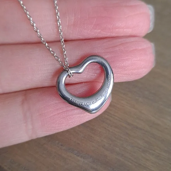 Authentic Tiffany & Co. Elsa Peretti heart necklace - Picture 12 of 13